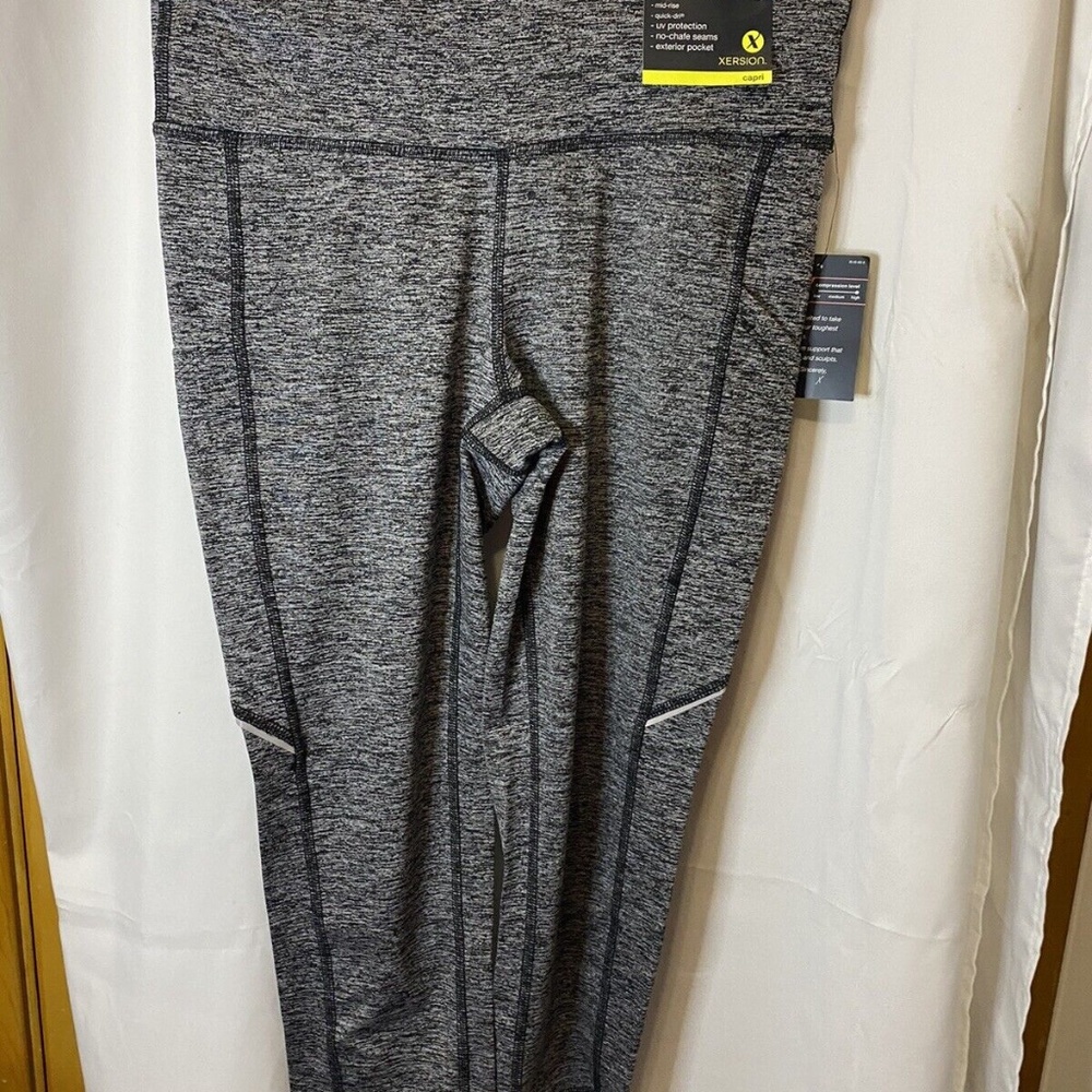 xersion mid rise capri training leggings with pockets new with tags size small
